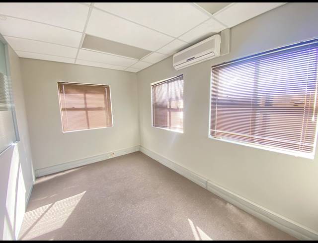 136M² OFFICE TO LET IN STEENBERG